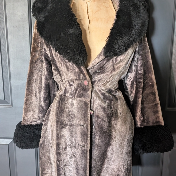 70's Vintage Suede Faux Fur Coat | Gothic Parisian Heiress | Rare Collector’s - Picture 13 of 14